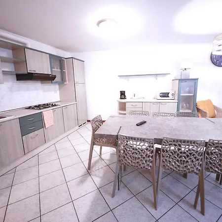 Apartament 1dest - Location Riva